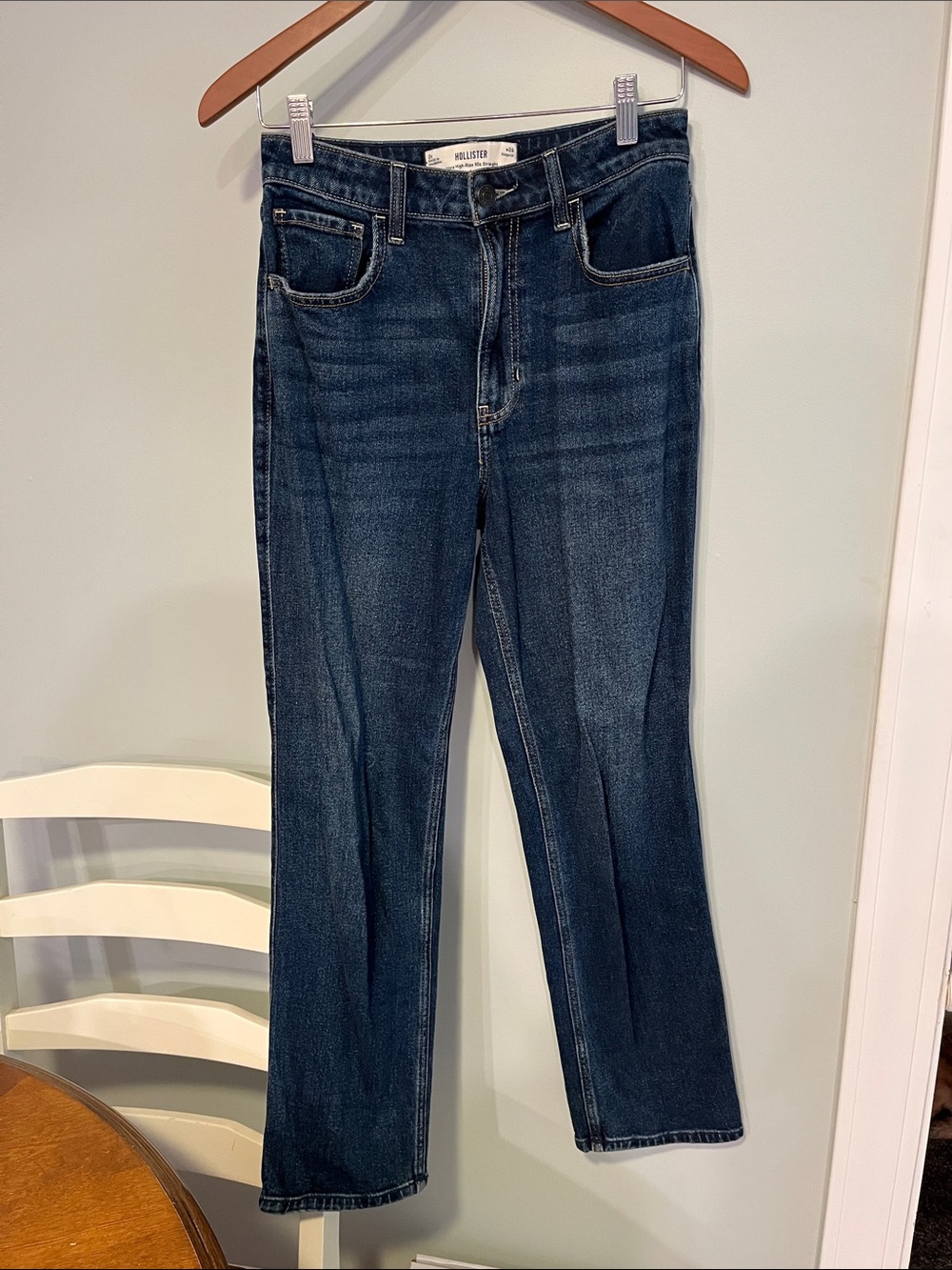 Hollister Size 2 Ultra High-Rise 90s Straight Jeans in Dark Blue
